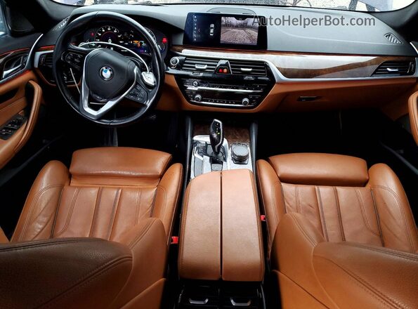 WBAJE7C59KWW09588 2019 BMW 5 SERIES Синий Вид панели приборов