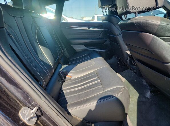 WBAJV6C50JBK07099 2018 BMW OTHER Black Vista de los asientos traseros