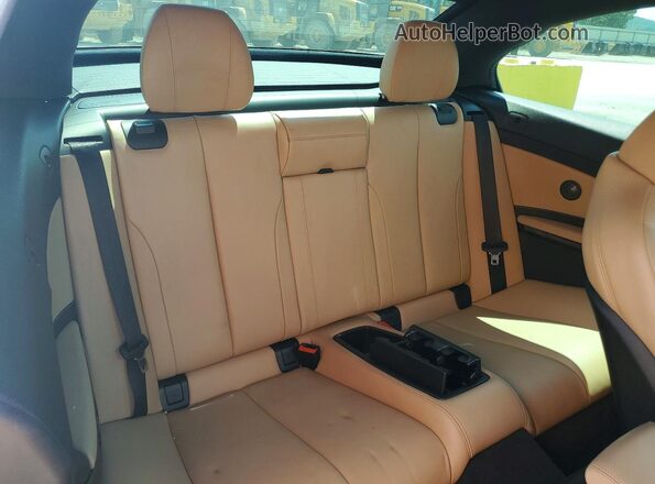 WBS3U9C52GP970049 2016 BMW M4 White Widok tylnych siedzeń