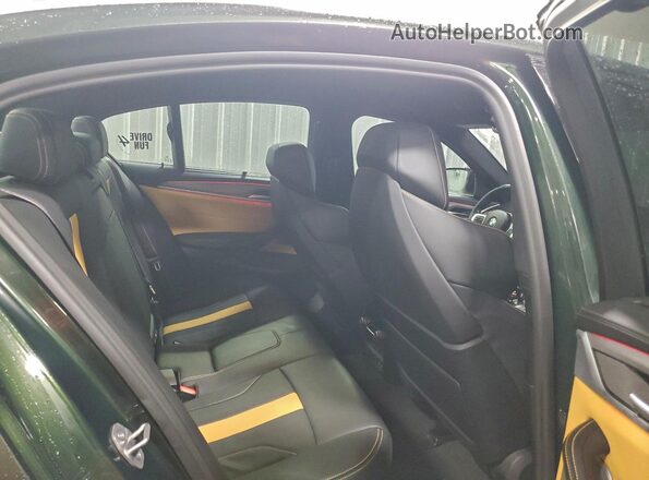 WBS83CH09PCL44962 2023 BMW M5 Green Vista de los asientos traseros