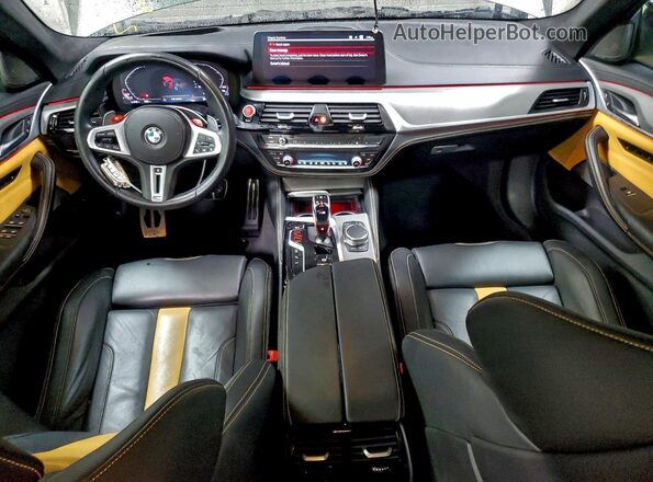 WBS83CH09PCL44962 2023 BMW M5 Green Vista del salpicadero
