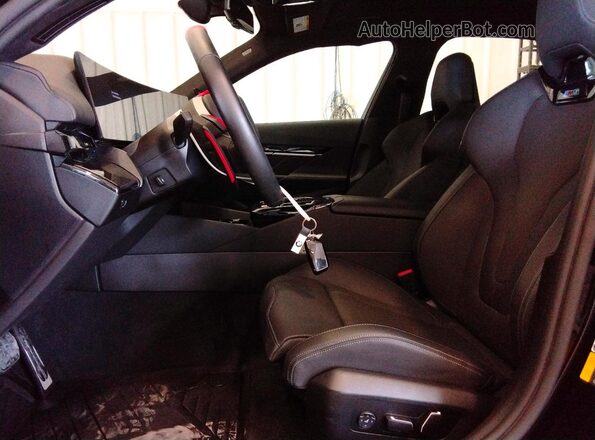 WBS83FK05TCV11581 2026 BMW M5 Black Vista interior delantera