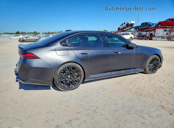 WBS83FK08SCU45123 2025 BMW M5 Черный Задняя правая четверть