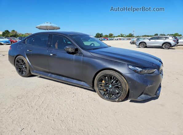 WBS83FK08SCU45123 2025 BMW M5 Черный Передняя правая четверть