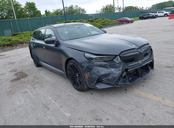 WBS83GV07TCW00246 2026 BMW M5 Серый Передняя правая четверть
