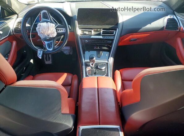 WBSGV0C08PCK30043 2023 BMW M8 White Vista del salpicadero