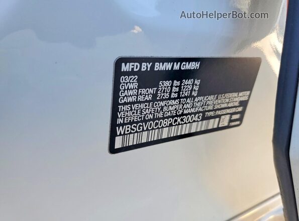 WBSGV0C08PCK30043 2023 BMW M8 White Vista del compartimento del motor