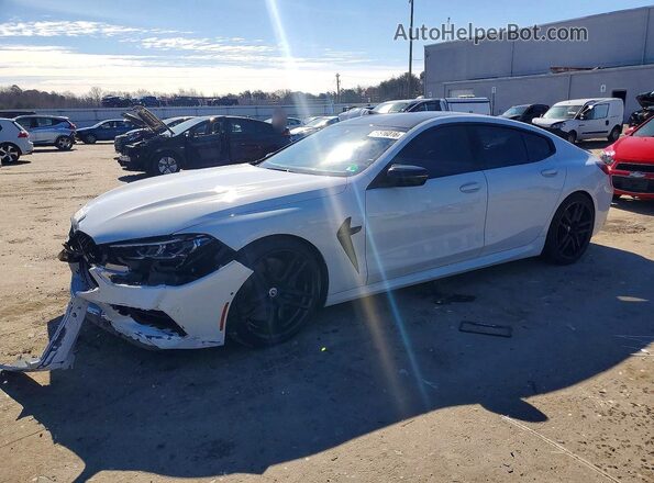 WBSGV0C08PCK30043 2023 BMW M8 White Vista tres cuartos delantera izquierda