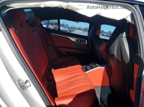 WBSGV0C08PCK30043 2023 BMW M8 White Vista de los asientos traseros