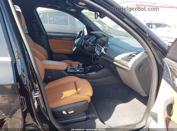 WBX47DP00NN172875 2022 BMW X3 Черный Вид салона спереди