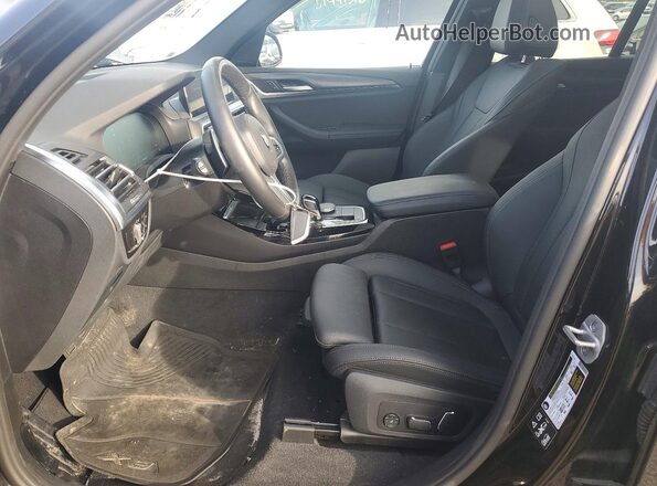 WBX57DP02RN304075 2024 BMW X3 Черный Вид салона спереди