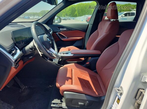 WBX73EF04T5459620 2026 BMW X1 Белый Вид салона спереди
