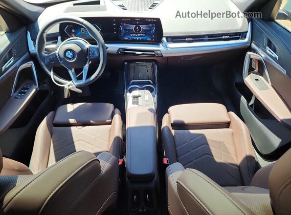 WBX73EF07S5367657 2025 BMW X1 Blue Vista del salpicadero