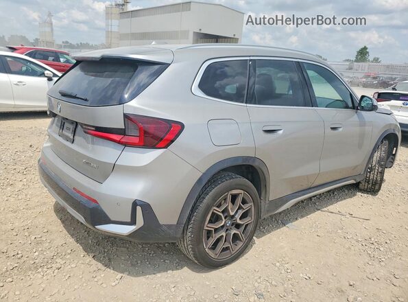 WBX73EF09R5Y45927 2024 BMW X1 Silver უკანა მარჯვენა