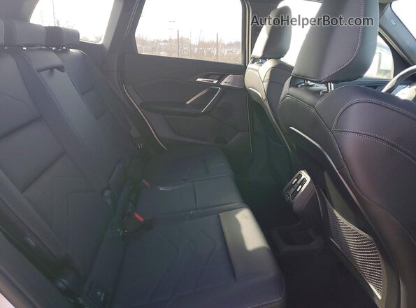 WBX73EF09R5Z44005 2024 BMW X1 White Widok wnętrza z tyłu