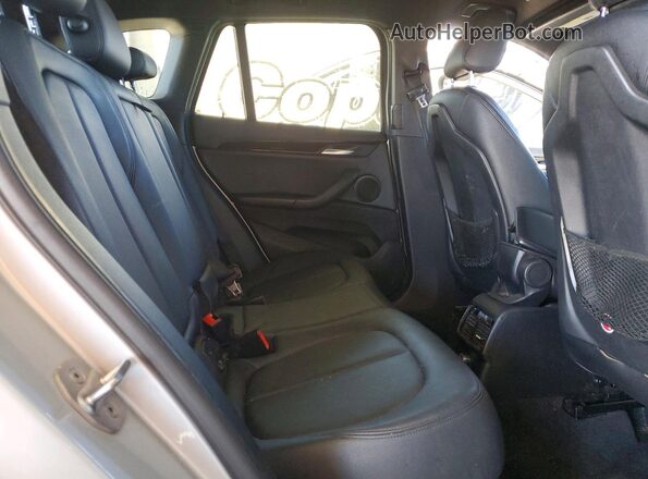 WBXHT3C30G5E56309 2016 BMW X1 Silver Widok tylnych siedzeń