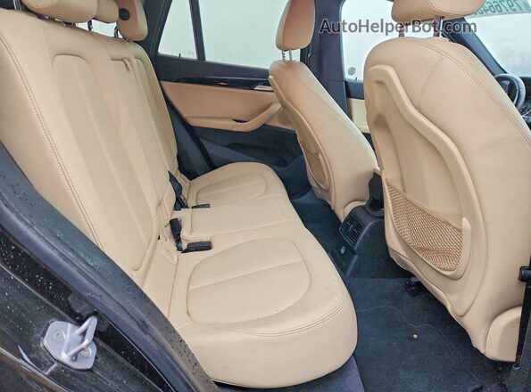 WBXHT3C30H5F86009 2017 BMW X1 Black Вид задньої частини салону