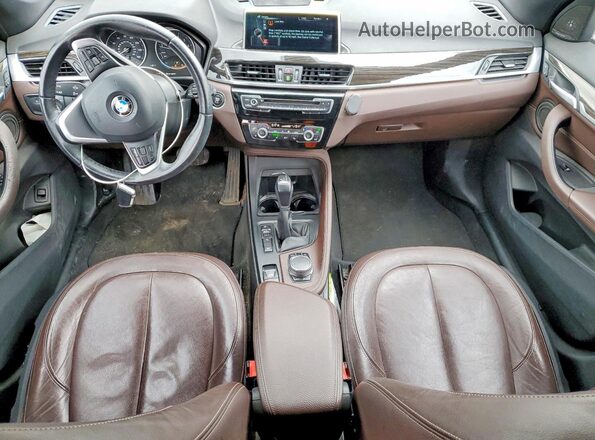 WBXHT3C31H5F67758 2017 BMW X1 Коричневый Вид панели приборов