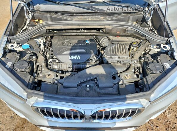 WBXHT3C31H5F72040 2017 BMW X1 Silver Widok komory silnika