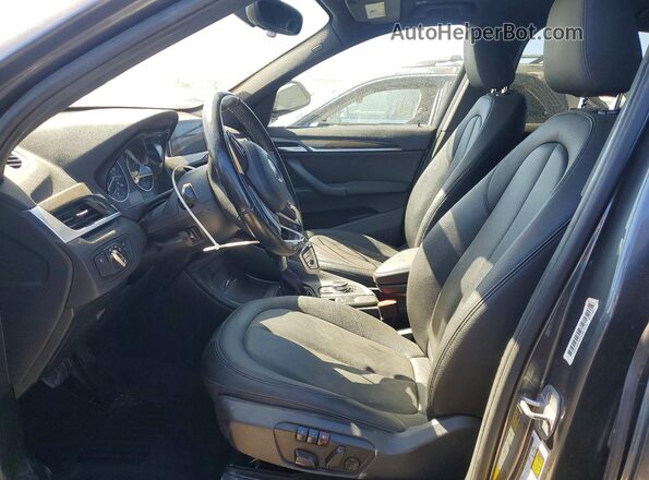 WBXHT3C31J5K26072 2018 BMW X1 Gray წინა სალონის ხედი