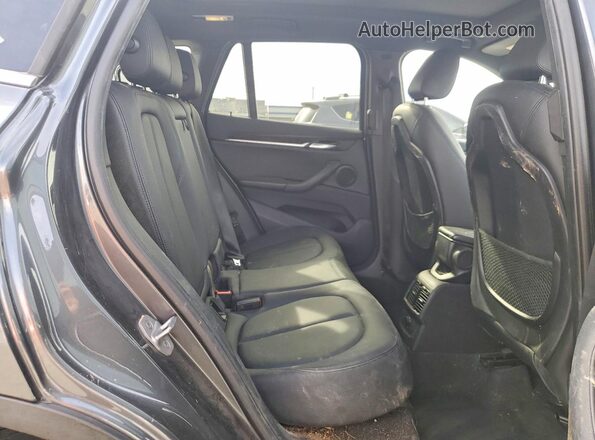 WBXHT3C31J5K26072 2018 BMW X1 Gray უკანა სალონის ხედი