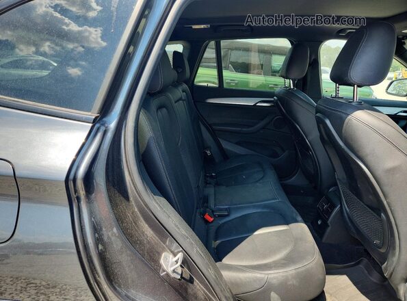 WBXHT3C32J5F93131 2018 BMW X1 Gray უკანა სავარძლების ხედი