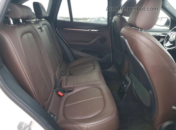 WBXHT3C33J5F91131 2018 BMW X1 Белый Вид задней части салона