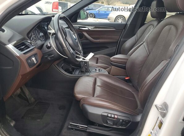 WBXHT3C33J5F91131 2018 BMW X1 Белый Вид салона спереди