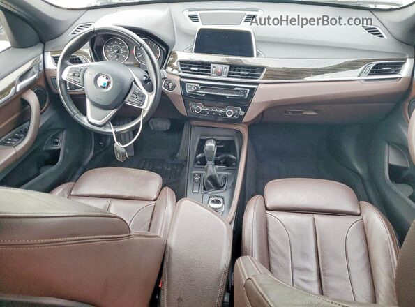WBXHT3C33J5F91131 2018 BMW X1 Белый Вид панели приборов