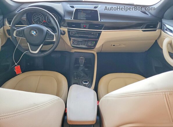 WBXHT3C34J5F92286 2018 BMW X1 Blue Vista del salpicadero