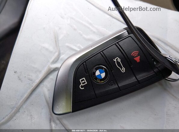 WBXHT3C34J5K22713 2018 BMW X1 White Առջևի վահանակի տեսք