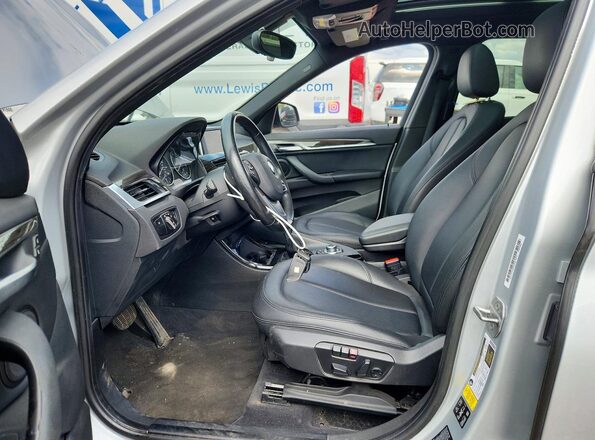 WBXHT3C35GP881266 2016 BMW X1 Silver Vista interior delantera