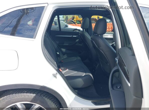 WBXHT3C35H5F69951 2017 BMW X1 Белый Вид наклейки с VIN-кодом