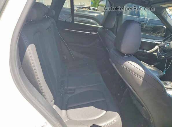 WBXHT3C35J5K31730 2018 BMW X1 Белый Вид задней части салона