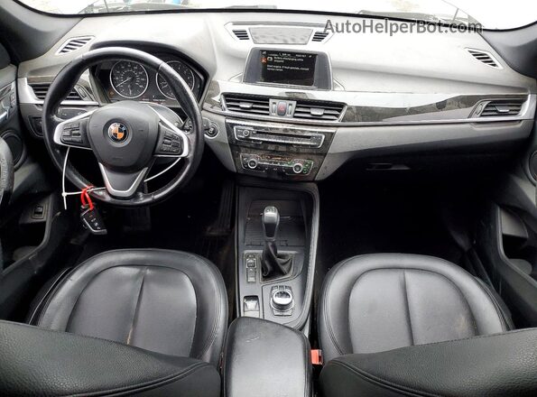 WBXHT3C36H5F84264 2017 BMW X1 Gray Vista del salpicadero