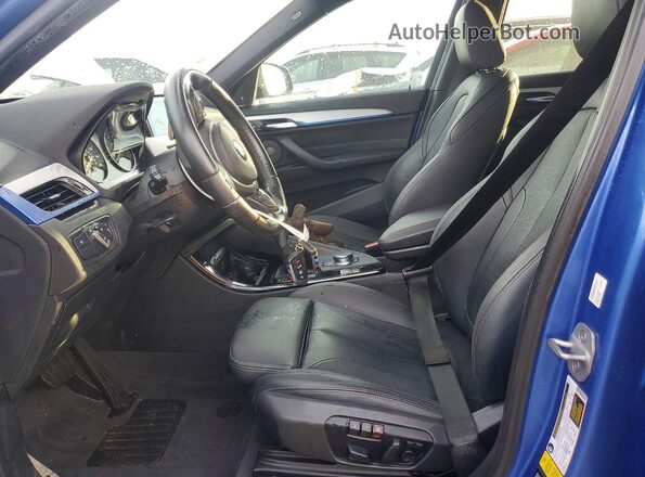 WBXHT3C36J5L25194 2018 BMW X1 Синий Вид салона спереди
