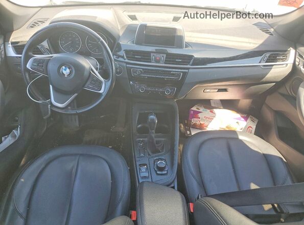 WBXHT3C37J5F88104 2018 BMW X1 Белый Вид панели приборов