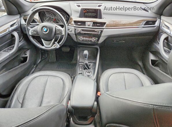 WBXHT3C38H5F72150 2017 BMW X1 Черный Вид панели приборов