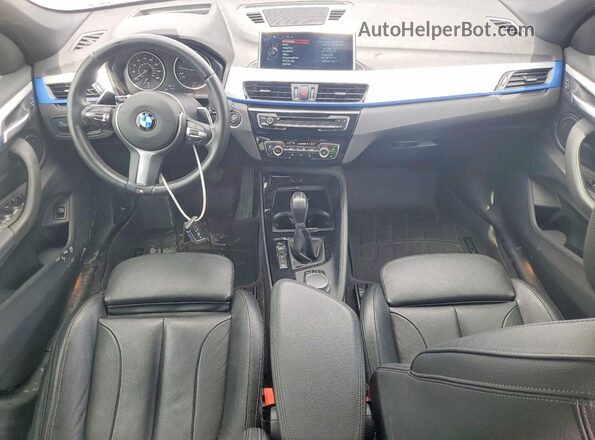 WBXHT3C38H5F77378 2017 BMW X1 Синий Вид панели приборов