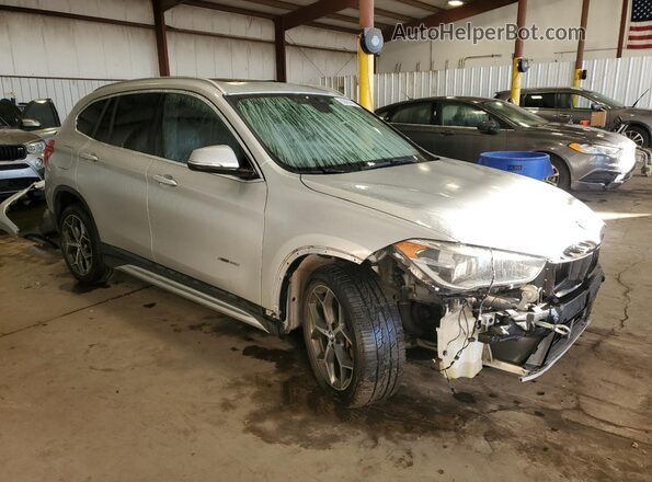 WBXHT3C38H5F79633 2017 BMW X1 Silver Front right