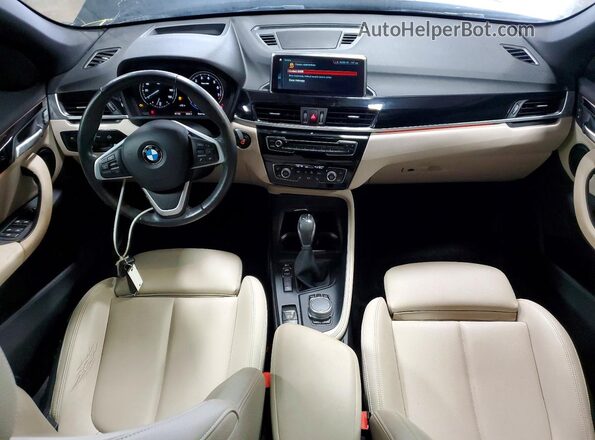 WBXHT3C38J3H33694 2018 BMW X1 Black Vista del salpicadero
