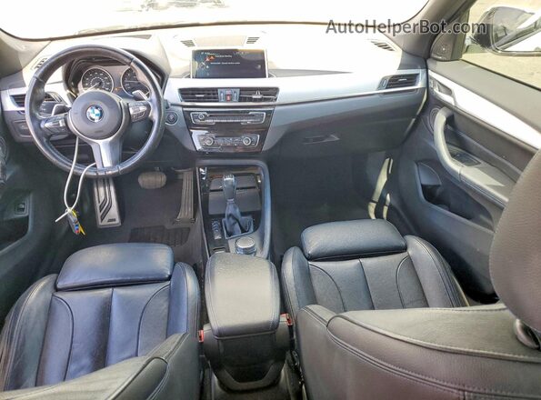 WBXHT3C39H5F78376 2017 BMW X1 White Vista del salpicadero