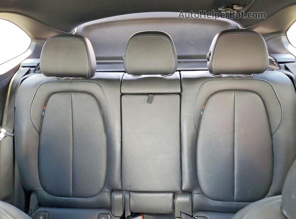 WBXHT3C39H5F78376 2017 BMW X1 White Vista de los asientos traseros