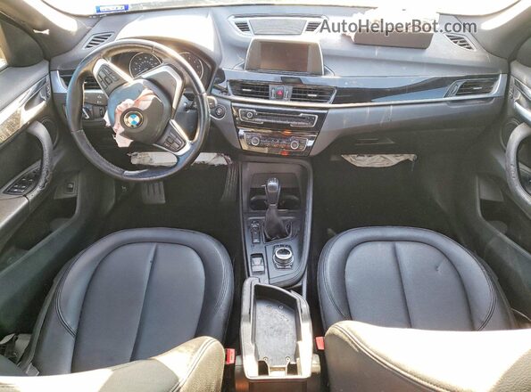 WBXHT3C39H5F85148 2017 BMW X1 Серый Вид панели приборов