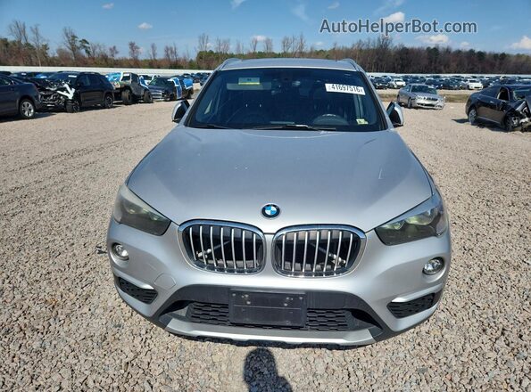 WBXHT3C39J5F91084 2018 BMW X1 Silver Widok z przodu