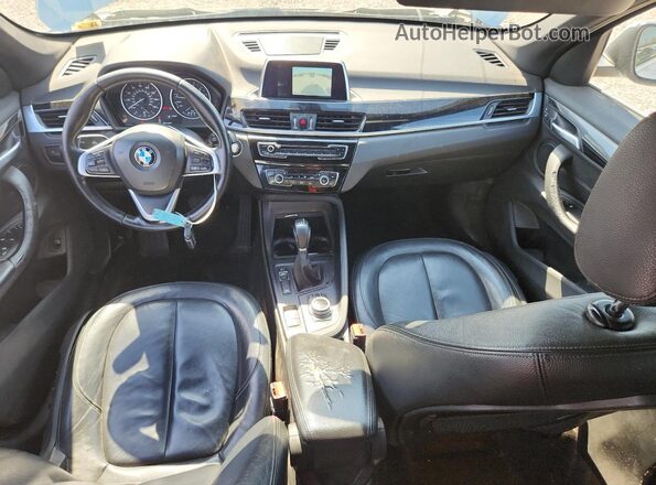 WBXHT3C39J5F91084 2018 BMW X1 Silver Widok deski rozdzielczej