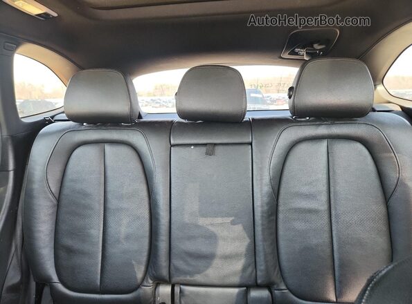 WBXHT3C39J5F91084 2018 BMW X1 Silver Widok tylnych siedzeń