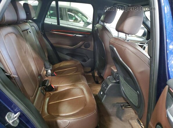 WBXHT3C39J5K29558 2018 BMW X1 Blue Vista interior trasera