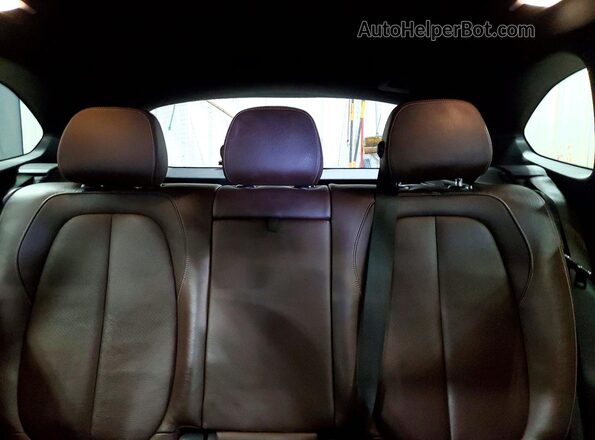 WBXHT3C39J5K29558 2018 BMW X1 Blue Vista de los asientos traseros
