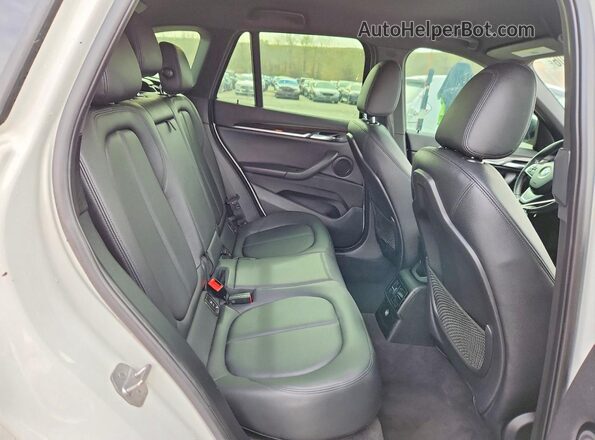 WBXHT3C3XG5F65716 2016 BMW X1 Белый Вид задней части салона